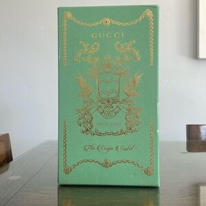 Gucci The Virgin Violet candle